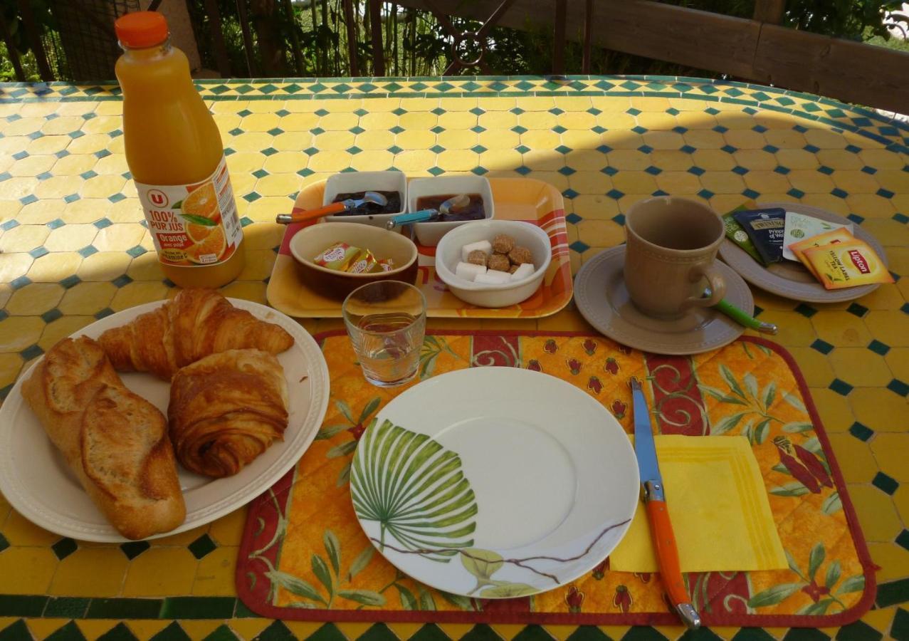 Chez Patrick Roujan Bed & Breakfast Exterior photo